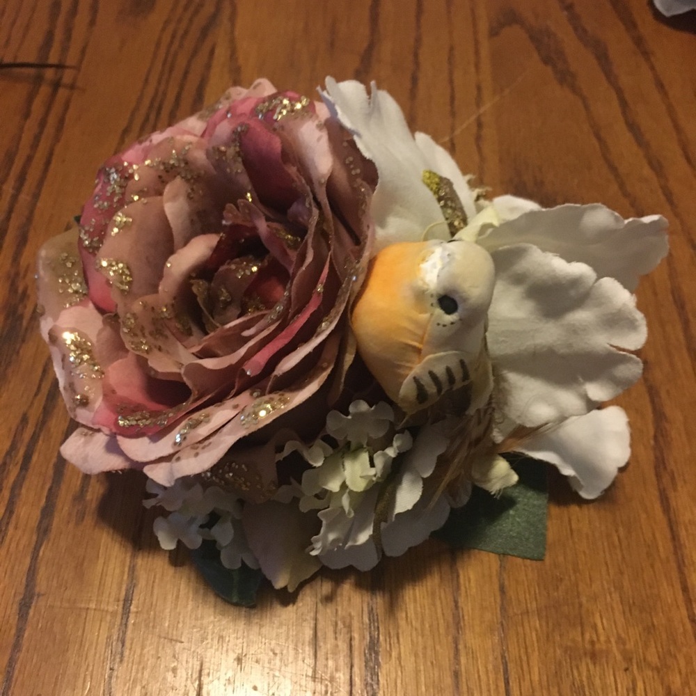 Retro bird hair flower